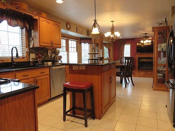 3rd image of 40 Marble Ct SE