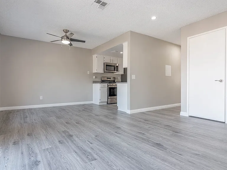 Citrus Grove Apartments — Photo 17