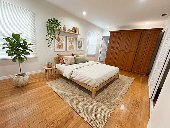 5th image of 6836 Lindley Ave
