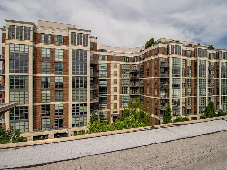 2020 12th St NW #Penthouse 10 — Photo 15