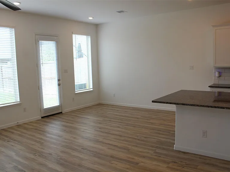 4203 Champlain Way — Photo 15