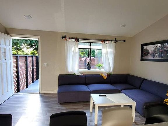 3rd image of 1370 Henderson Ave