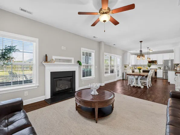 804 Buckner Ct, Fuquay Varina, NC 27526