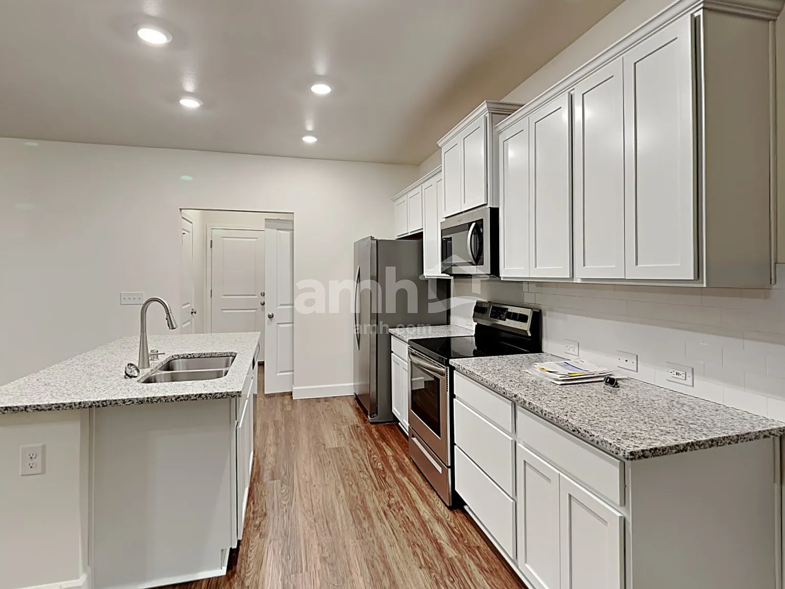 4 bed, 2.5 bath, 1931 sqft, $3,560 — Photo 3