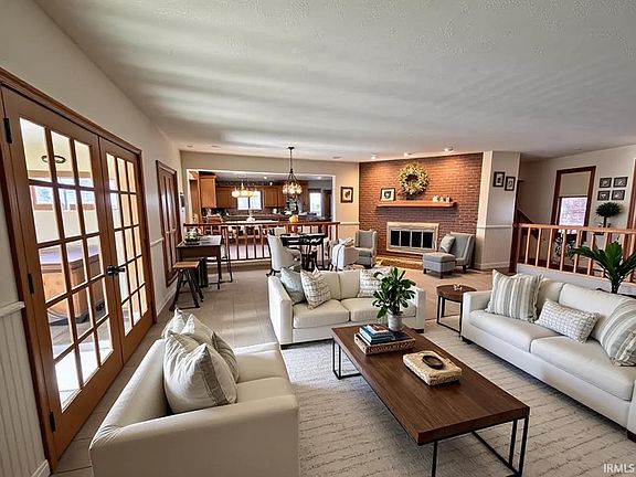 4th image of 2497 W Lynn Ln