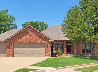 10521 Queensbury Dr, Yukon, OK 73099