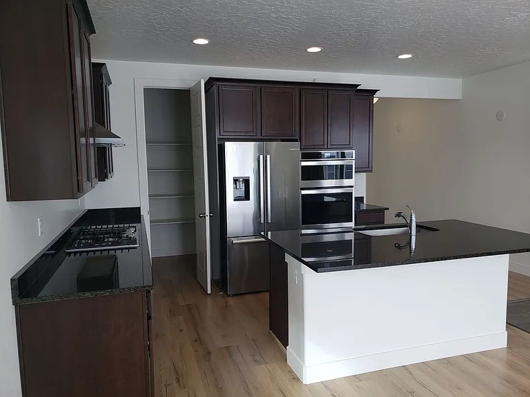 1033 S Vine St — Photo 8