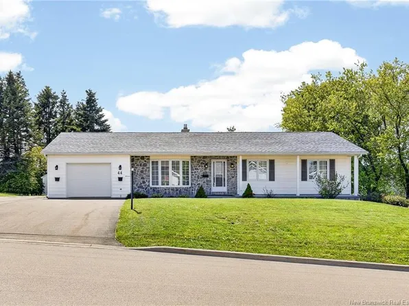 44 Woolridge St, Riverview, NB E1B 4G3