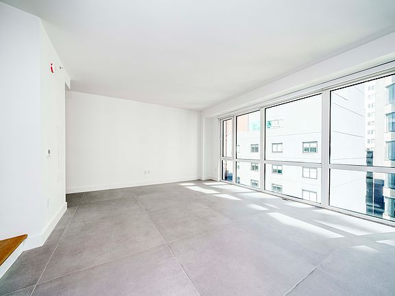 3rd image of 339 W 38th St #Phb
