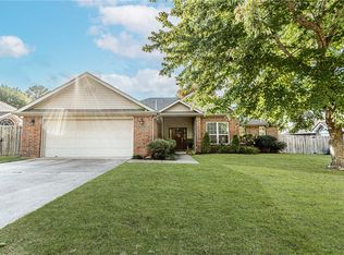 2008 N Pine Woods Rd, Springdale, AR 72762