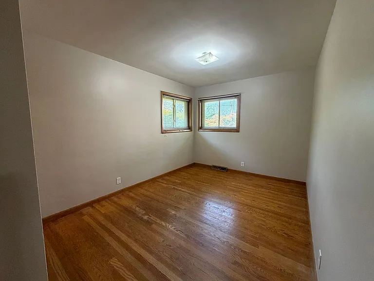 3454 Brooklyn Ave SE — Photo 10