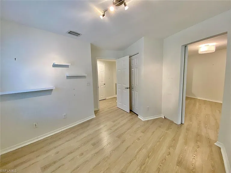 1096 Woodshire Ln #C212 — Photo 15