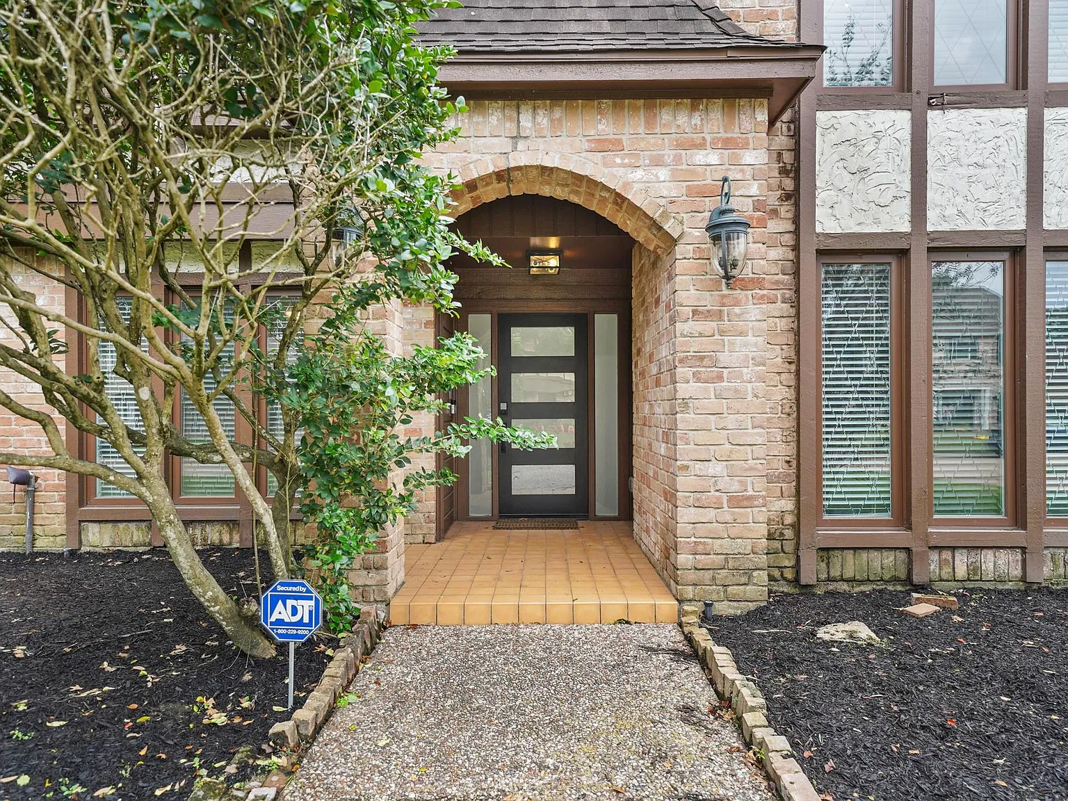 4 bed, 3.5 bath, 3338 sqft, $3,000 — Photo 3