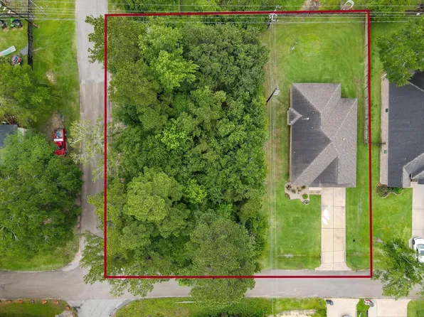 28626 Champion Oaks Dr, Magnolia, TX 77354