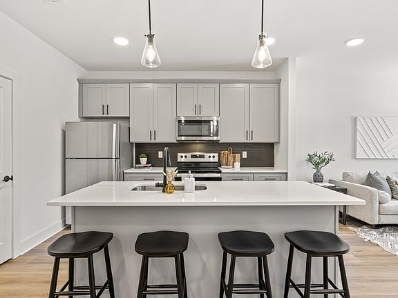 4th image of 700 N Dupont Ave #505-lot 110