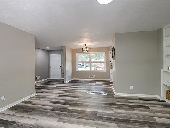 4th image of 11509 Belmont Ave