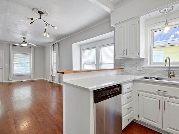 5th image of 4444 Eaton St