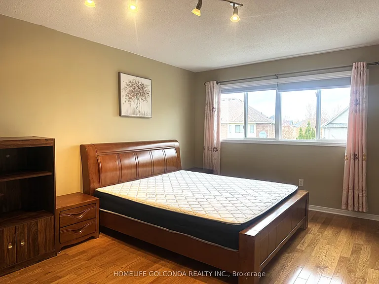74 Rideau Dr — Photo 14