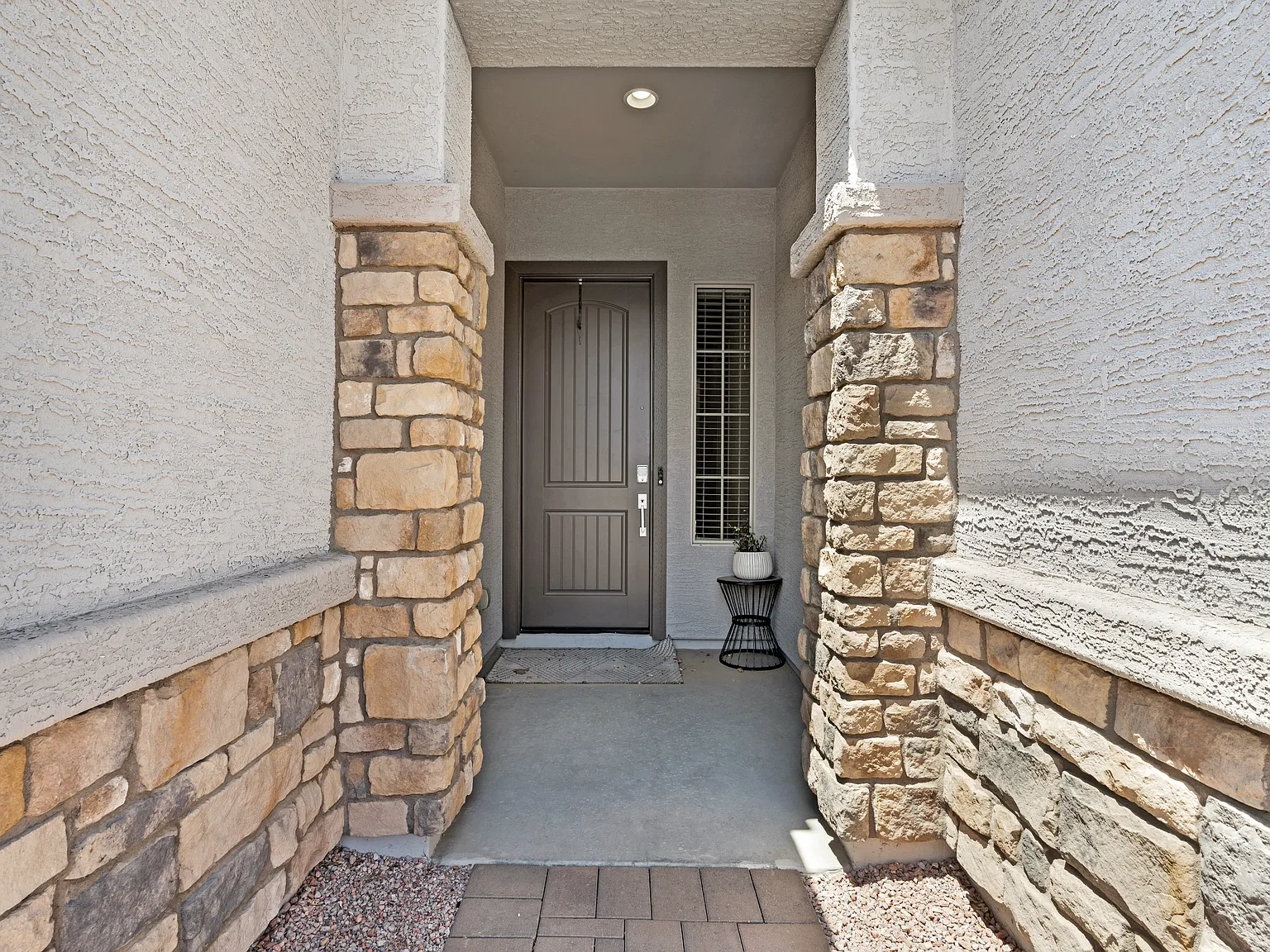 4 bed, 2296 sqft, $3,200 — Photo 2