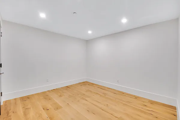 Rented by Compass | media 10