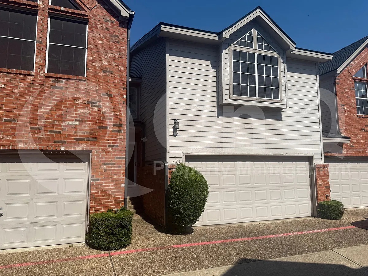 3 bed, 2.5 bath, 1696 sqft, $2,595 — Photo 3