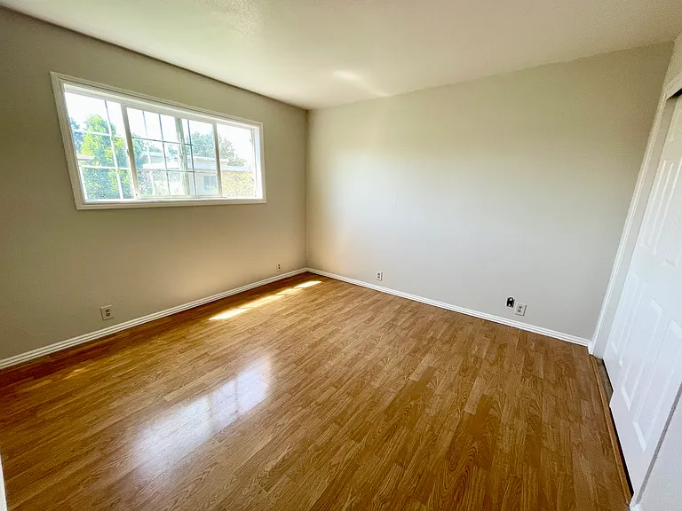225 4th Ave #2 — Photo 12