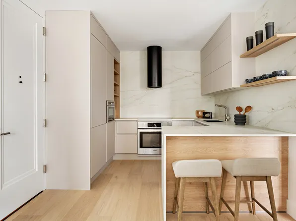 1025 Pacific Street image 2 of 6