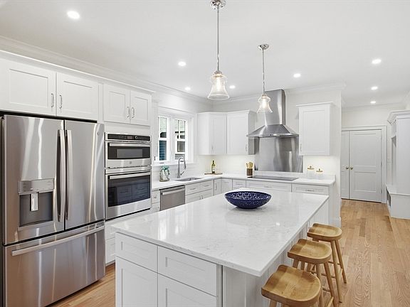 4th image of 305 Concord Rd #2