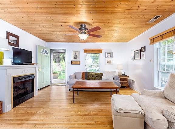 3rd image of 122 Avondale Rd