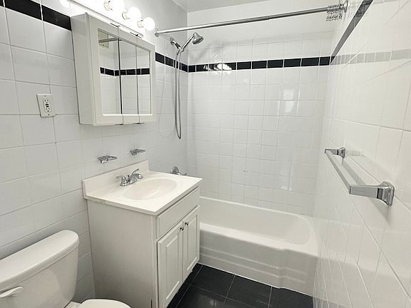 5th image of 160 E 88th St #6H1