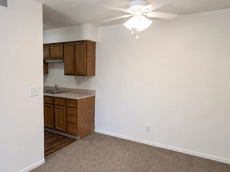 Candlewyck Apartments — Photo 24
