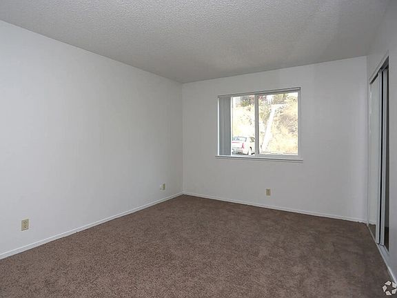 5th image of 126 W Berryhill Dr APT 202