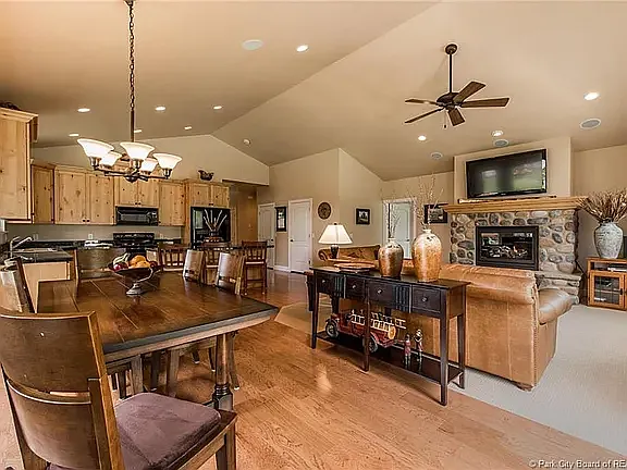 1314 N Montreux Dr — Photo 5