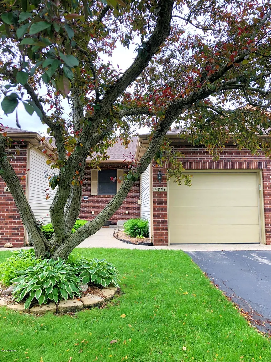 6981 E Springtree Ln SW photo 1