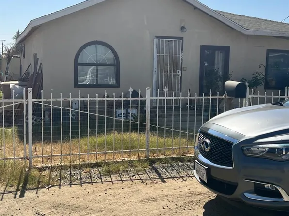 8301 Maxey Dr, Lamont, CA 93241