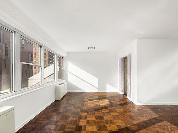 4th image of 75 E End Ave APT 7G