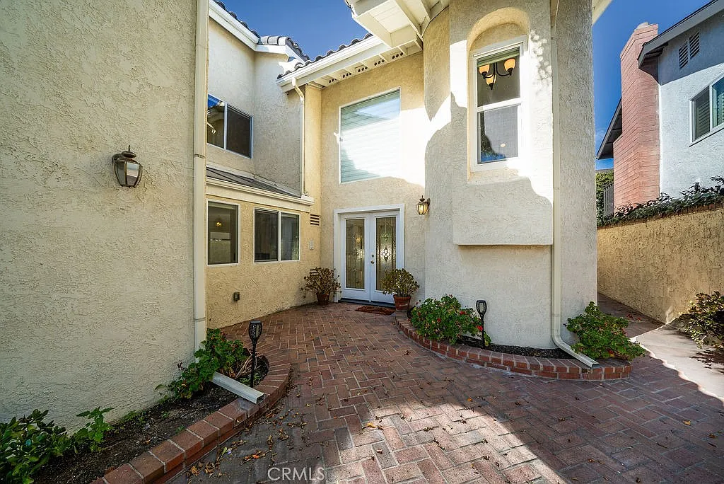 4 bed, 2.5 bath, 3034 sqft, $6,000 — Photo 3
