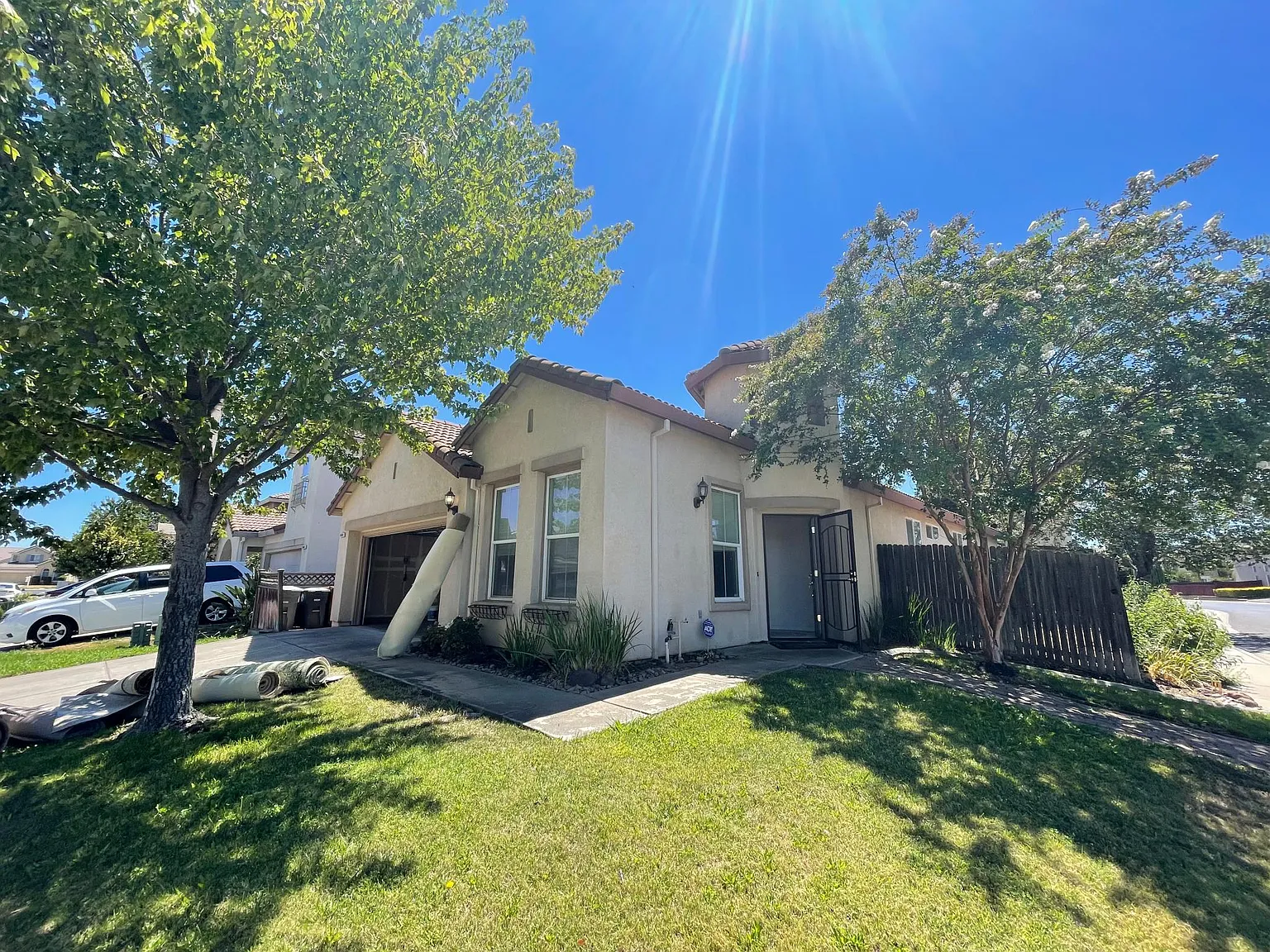 4 bed, 1712 sqft, $3,000 — Photo 1