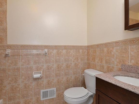 4th image of 226 S 10th St #2