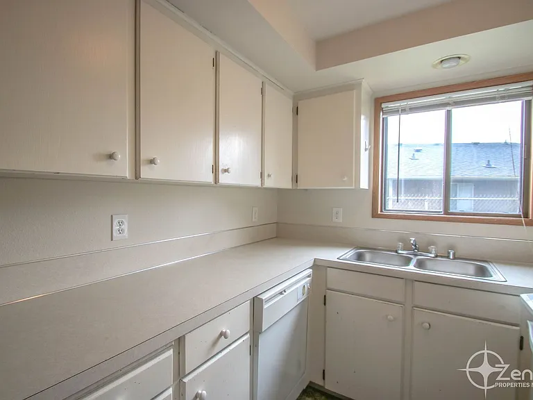 3017 NE Whitman Ave — Photo 6