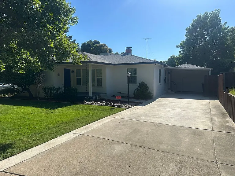1228 Brady Ave — Photo 2