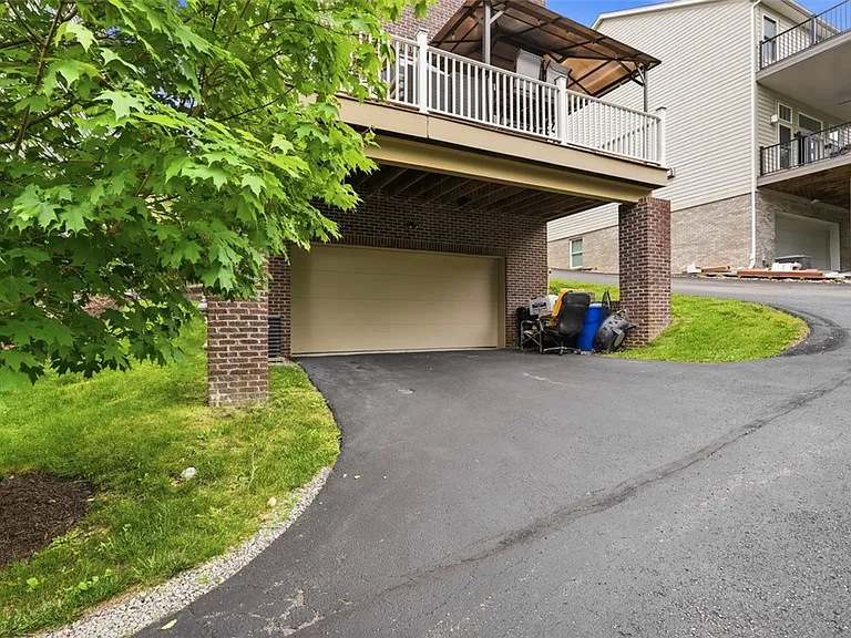 390 Bradley St — Photo 30