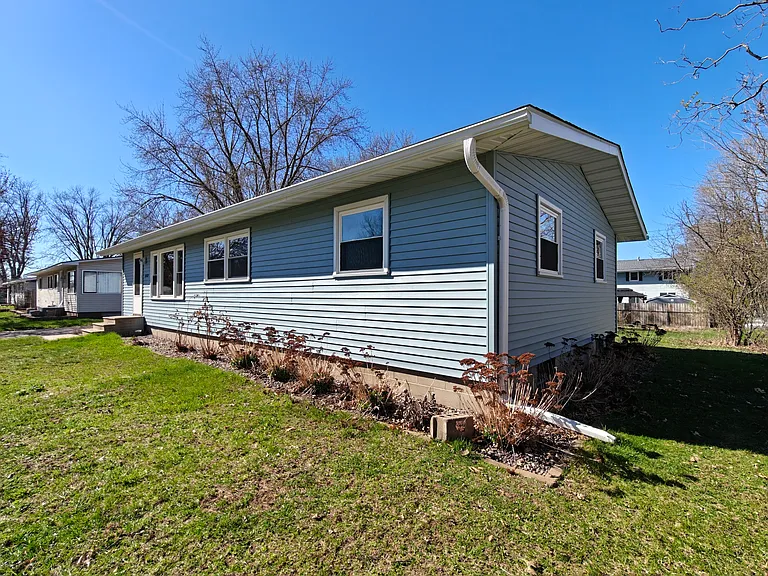 2212 Bartlett Ave — Photo 3
