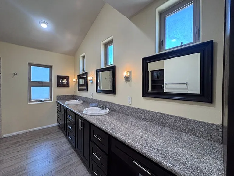 1120 Stanley Ave — Photo 19