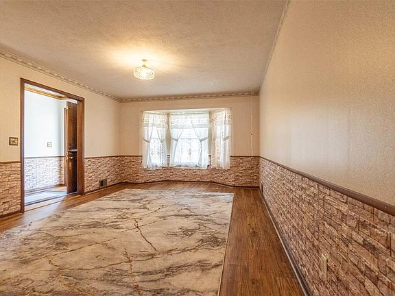3rd image of 2812 N Holloway Ave