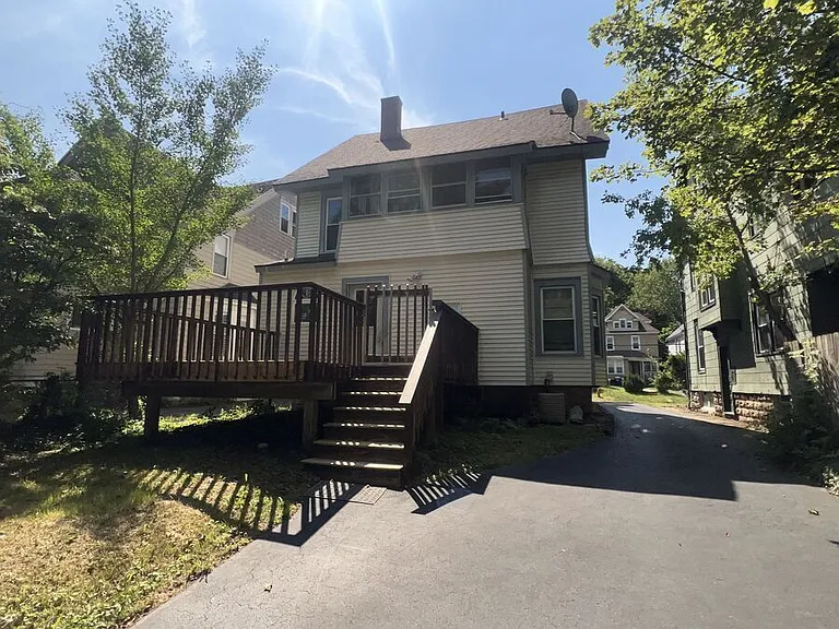 935 Westcott St — Photo 3
