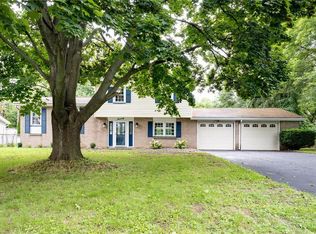 70 Kingsberry Dr, Rochester, NY 14626