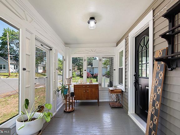 3rd image of 300 Colonial Ave