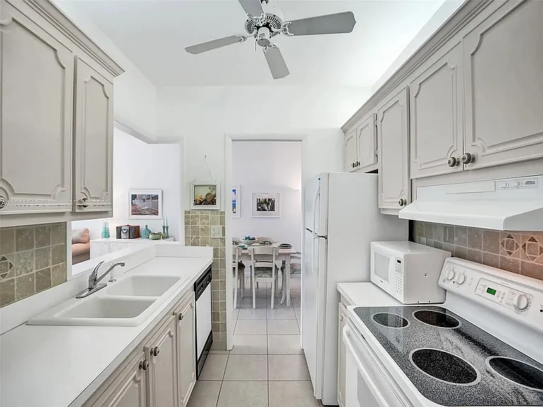 400 N Riverside Dr — Photo 5