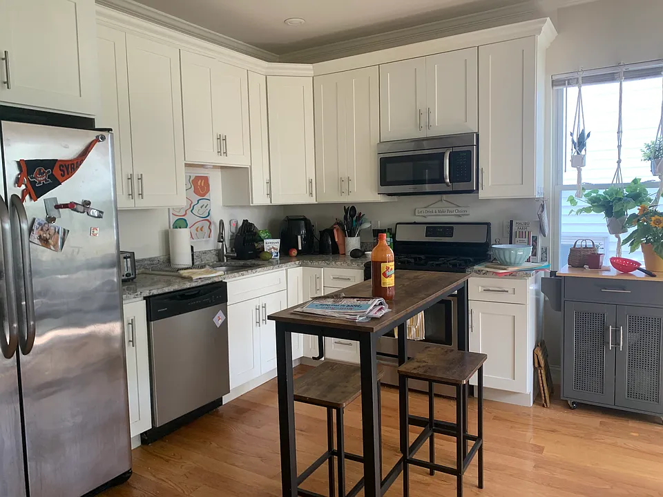 121 Webster Ave #6